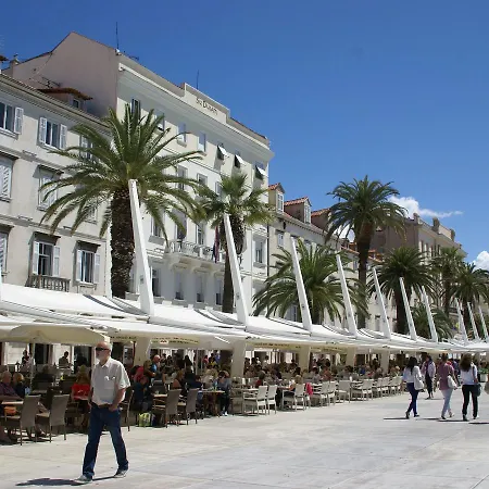 Διαμέρισμα In Near Diocletian's Palace *