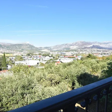 Apartment 3 Km Outside The Historical Centre