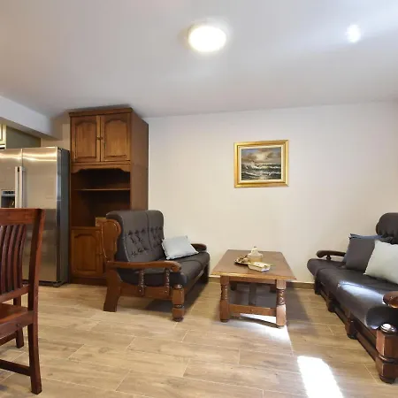 Apartment 3 Km Outside The Historical Centre *