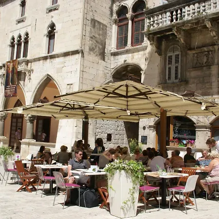 Apartment In Near Diocletian's Palace Split