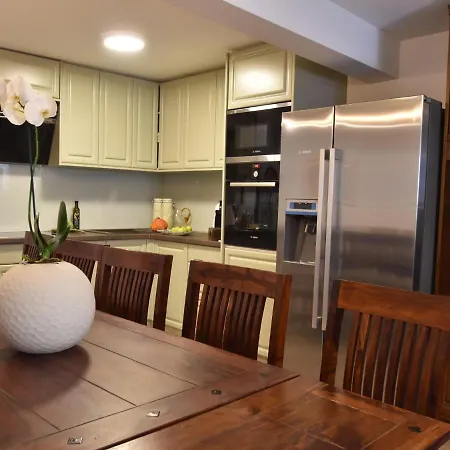 Apartment 3 Km Outside The Historical Centre *